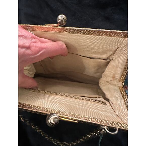 VINTAGE SIXTIES BLUE NEEDLEPOINT BAG W/ CHAIN HANDLE - Picture 6 of 9